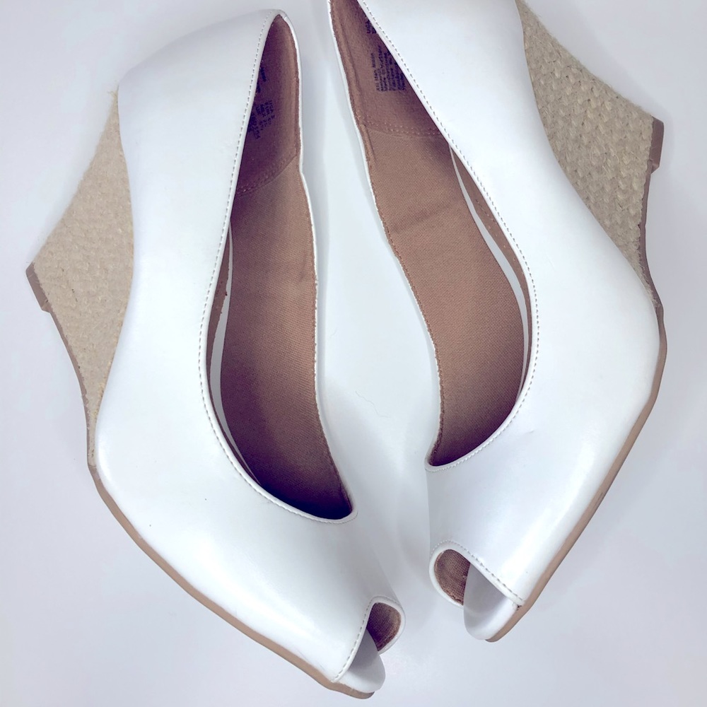 Dexflex Comfort White Opentoe Wedges